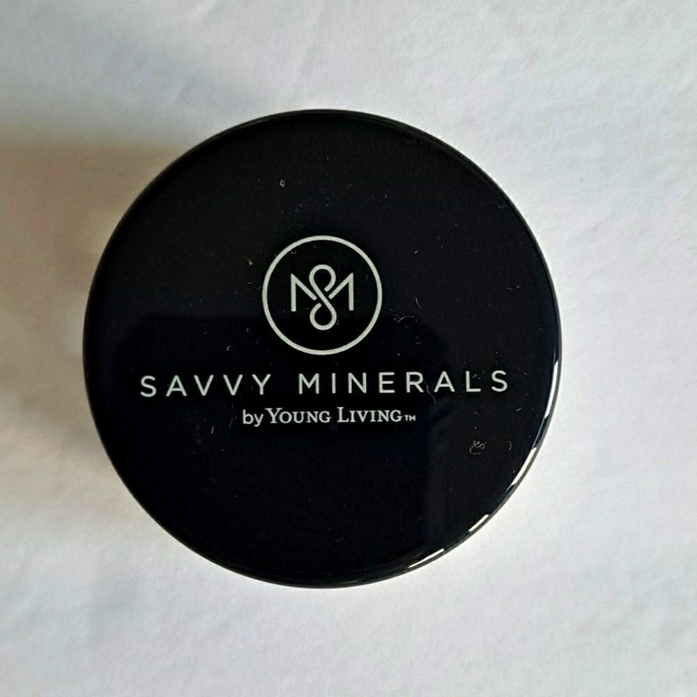 Savvy‎ Minerals Veil  NWOT